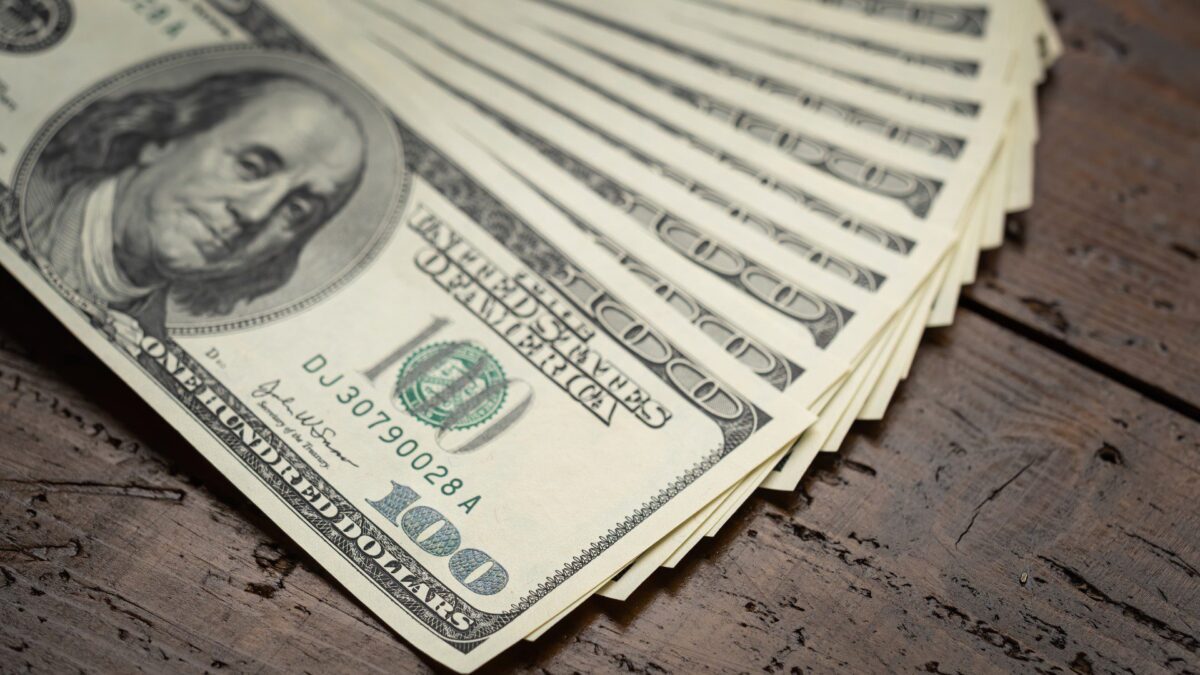 What Is the Difference Between a Loan and a Payday Loan? | Wise Loan