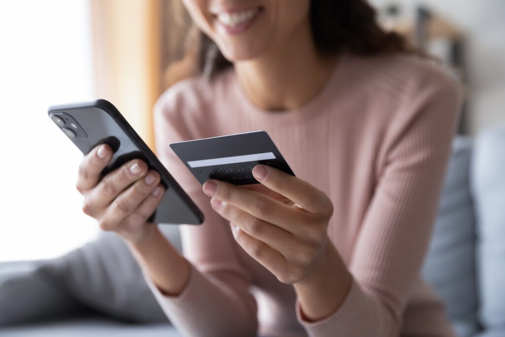 A lady using a line of credit to pay for unexpected expenses | How do emergency loans work?