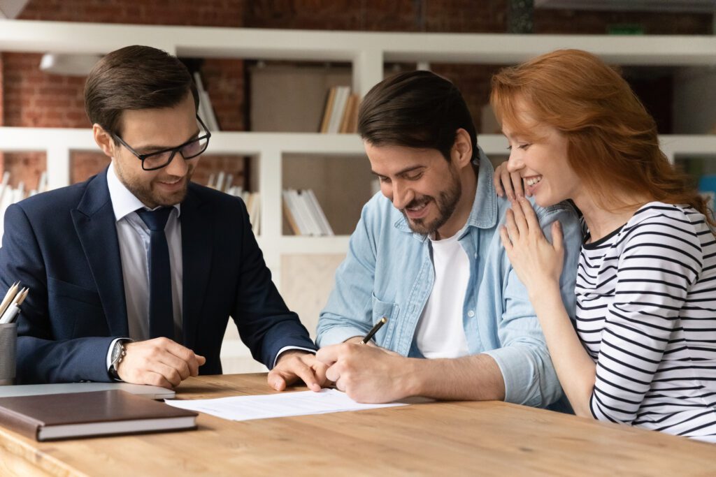 A couple finding the right moving loan lender | How does a relocation loan work?