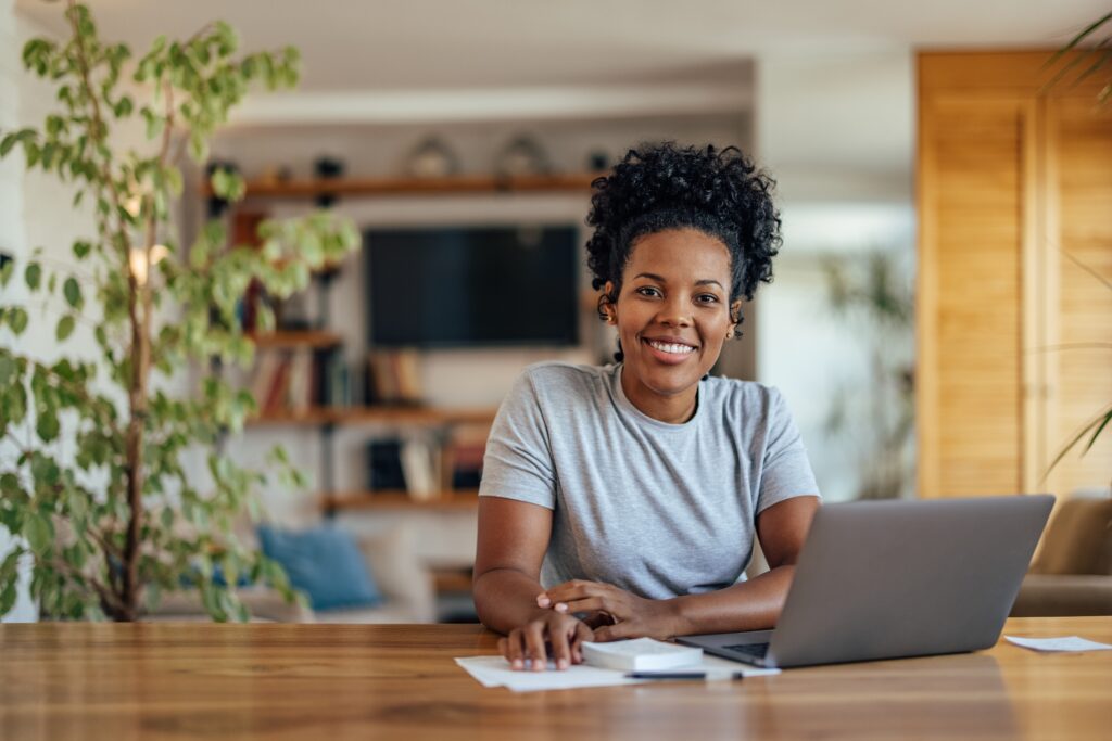Woman smiles in new apartment as she applies for a moving loan with Wise Loan | How to get a moving loan